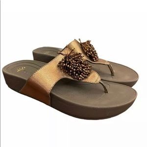 Bare Traps Size 11 Bronce Flip Flop Sandals